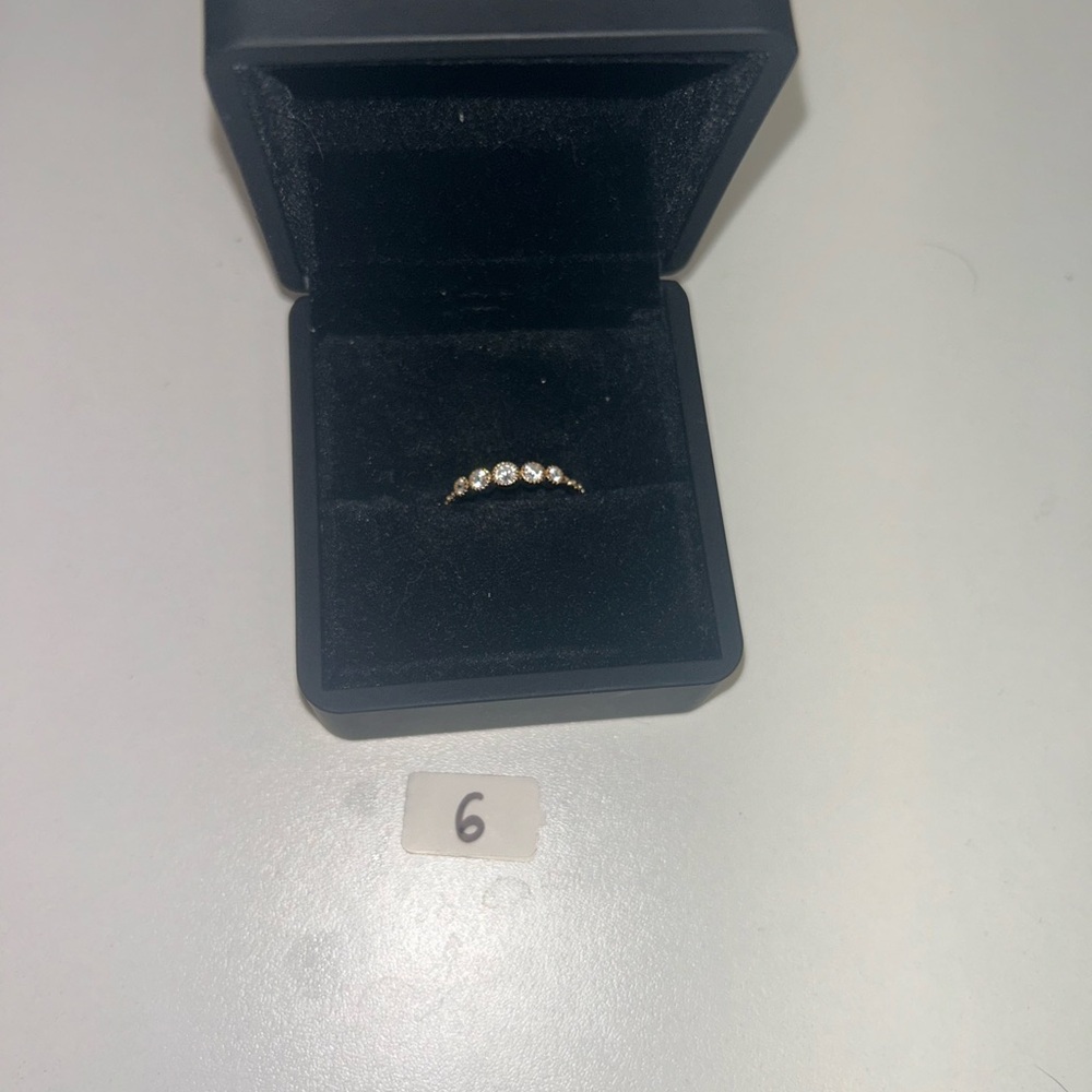 Elegant Gold Women's Ring size 6